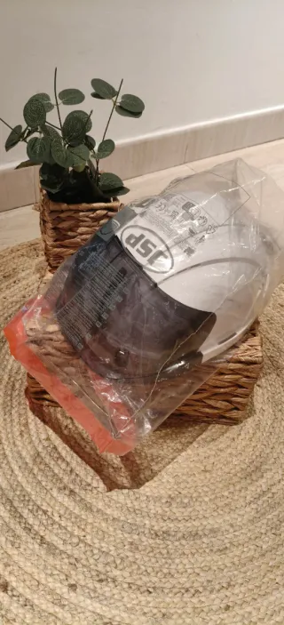 Casco JSP con visera nuevo