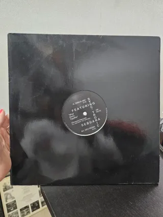 Vinilo Featuring Sync Tronic – Sebuana