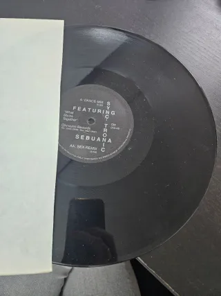 Vinilo Featuring Sync Tronic – Sebuana