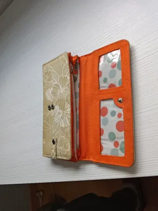 Carteras beige, verde y gris