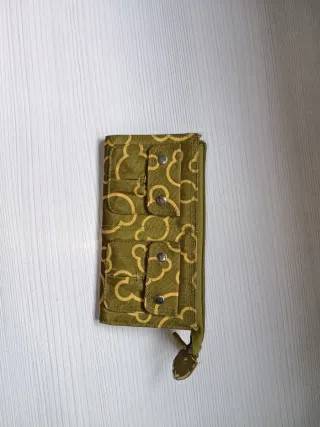 Carteras beige, verde y gris