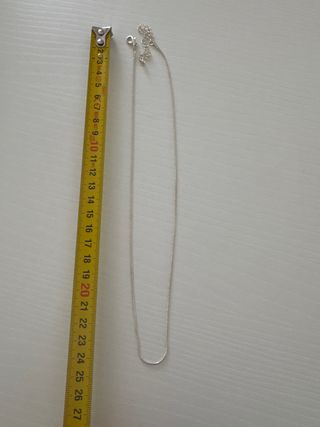 Cadenita plateada fina