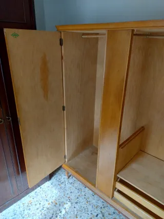 Armario vintage de madera