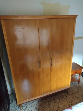 Armario vintage de madera
