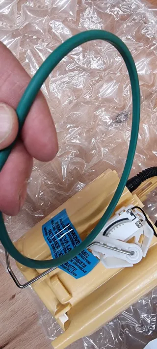 Bomba/Aforador Combustible Hella 8TF 358 146-521