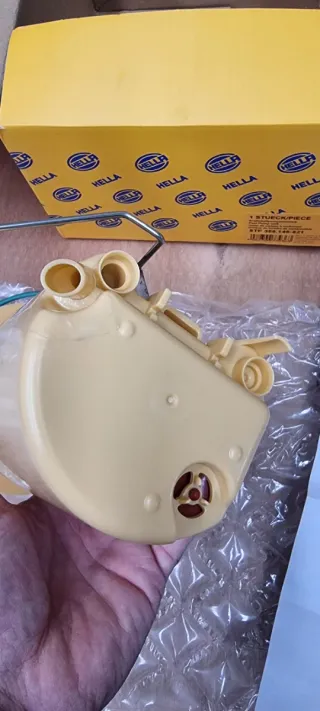 Bomba/Aforador Combustible Hella 8TF 358 146-521