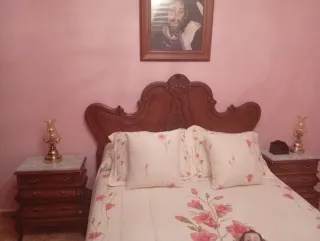 Dormitorio completo madera y mármol