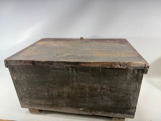 Antiguo baúl de madera