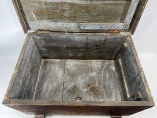 Antiguo baúl de madera