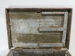 Antiguo baúl de madera