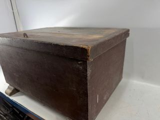 Antiguo baúl de madera