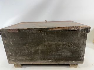 Antiguo baúl de madera