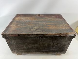 Antiguo baúl de madera