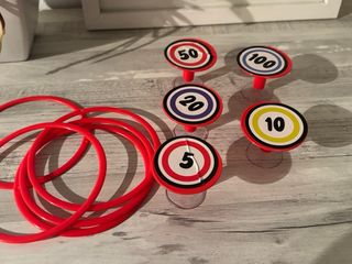 Juego de lanzamiento de anillas con dianas