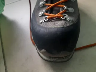 Botas de montaña AKU semirrígidas alpinismo