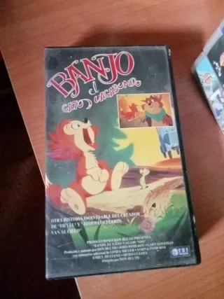 Lote 4 VHS: Banjo, Caperucita Roja, Spice Girls