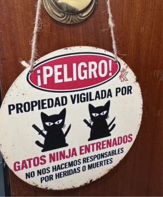 Cartel de madera Peligro Gatos Ninja Humor