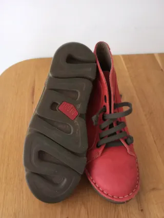 Botines rojos con cordones