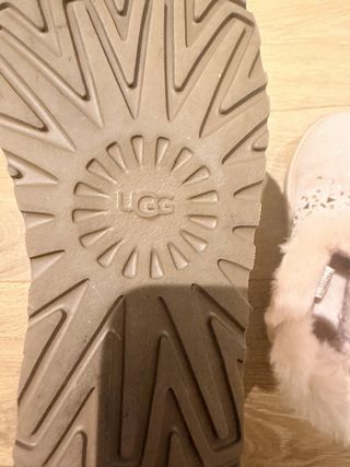 Botas UGG rosas con pedrería