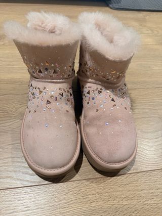 Botas UGG rosas con pedrería