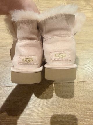 Botas UGG rosas con pedrería
