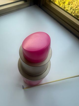 Contenitore a forma di rossetto gigante