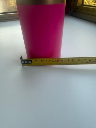 Contenitore a forma di rossetto gigante