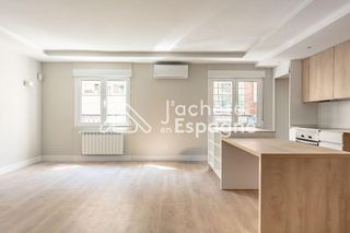 Piso en venta en Bellas Vistas en Madrid