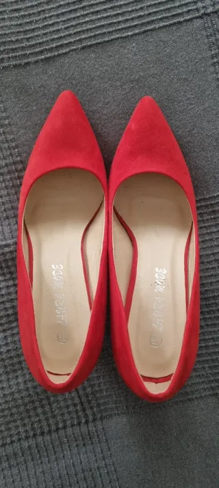 Zapatos de salón rojos