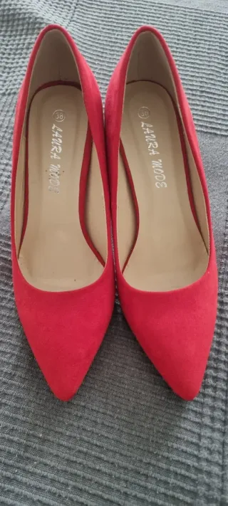 Zapatos de salón rojos