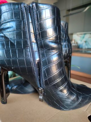 Stivaletti Bata neri stampa coccodrillo