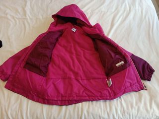 Ropa de esquí para niña.