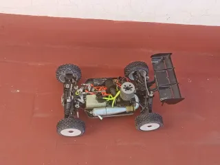 Coche RC Nitro Motor Potente. con ruedas nuevas