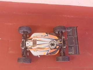 Coche RC Nitro Motor Potente. con ruedas nuevas