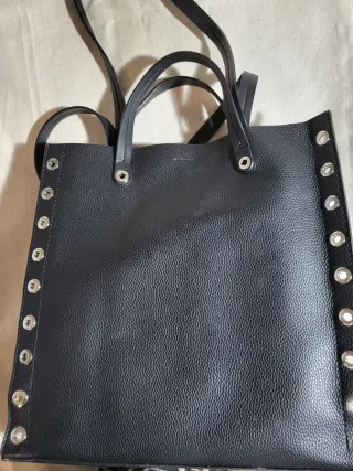 Bolso Zara Negro con Ojetes
