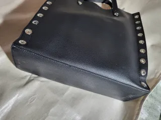 Bolso Zara Negro con Ojetes