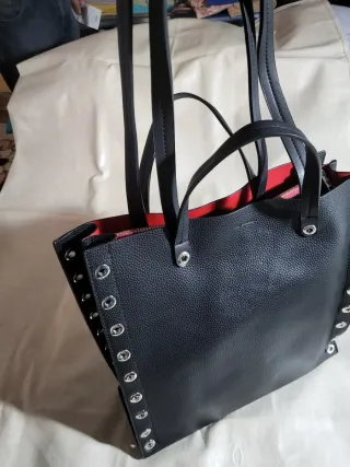 Bolso Zara Negro con Ojetes