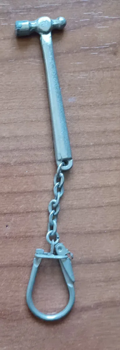 3 Llaveros Herramientas: Martillo, Calibre, Cilind