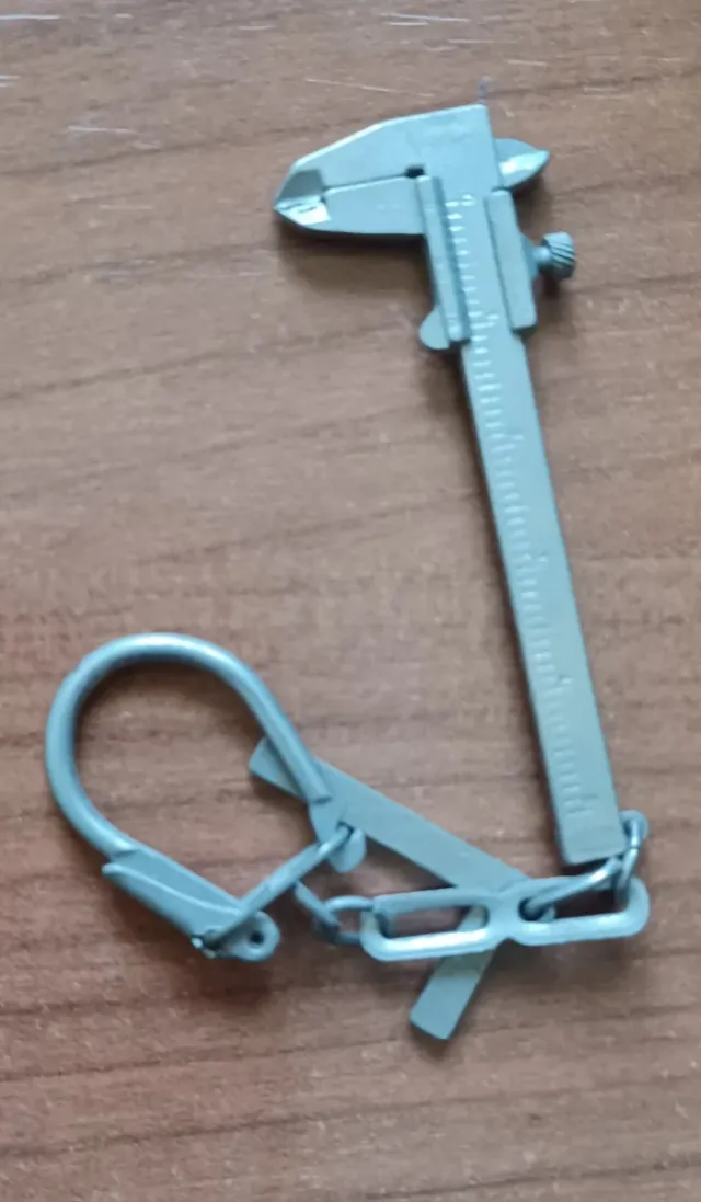 3 Llaveros Herramientas: Martillo, Calibre, Cilind