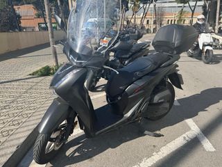 Honda SH 125i Scooter Negra