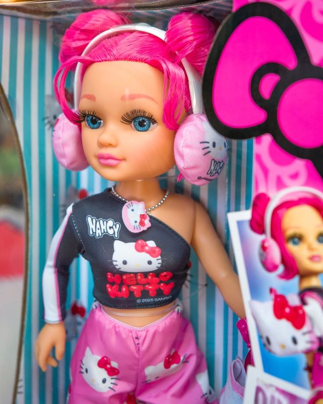 NANCY HELLO KITTY 45cm FASHION Famosa A ESTRENAR