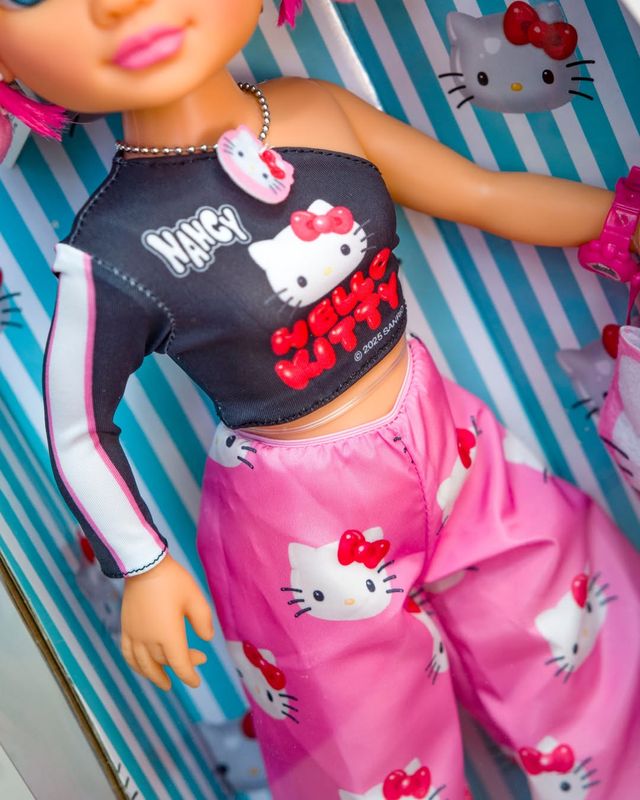 NANCY HELLO KITTY 45cm FASHION Famosa A ESTRENAR