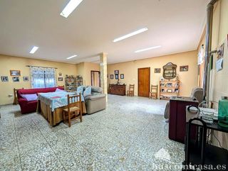 Chalet en venta en Linares