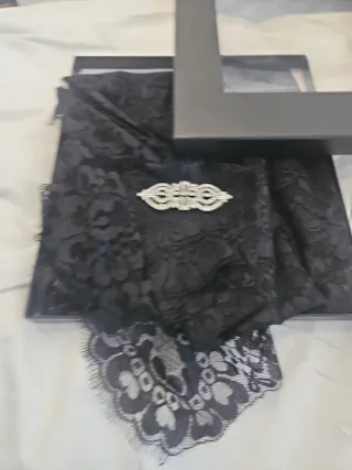 Mantilla Madrina Grande Negra + Broche