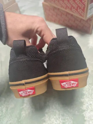 Zapatillas Vans Negras y Marrones