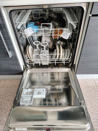 Lavavajillas  con bomba nueva.