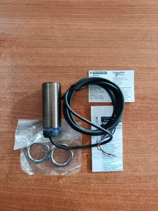 Sensore di prossimità induttivo cilindrico M30