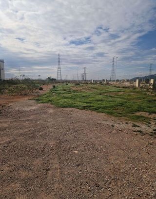 Nave industrial en alquiler en Avda. de Abril. - 9 de octubre en Sagunto