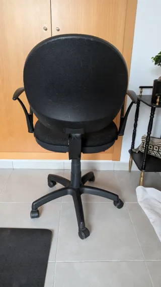 Silla de oficina negra