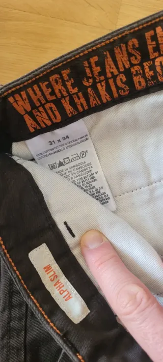 Pantalón chino marrón oscuro